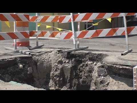 Massive sinkhole in New Orleans continues to grow