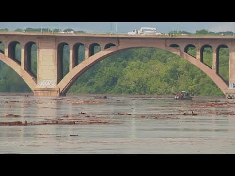 Georgetown harbor sees surging water, raising flood walls