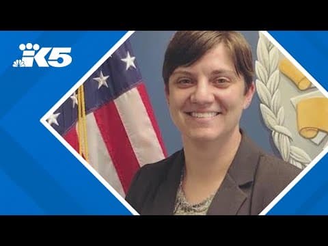 Off-duty police officer arrested in Lynnwood after allegedly flashing gun at driver