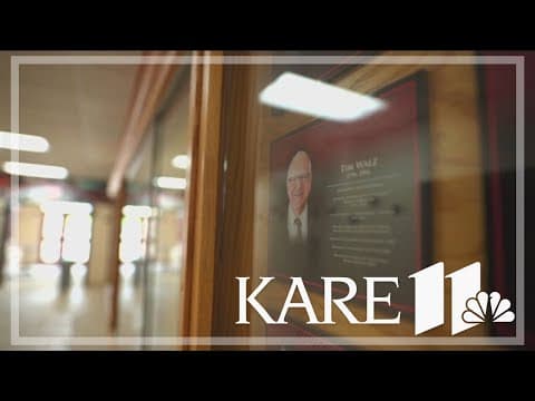 Former students of Tim Walz hold DNC watch party at Mankato school