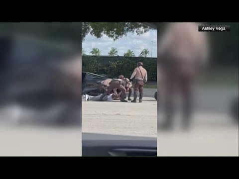 Miami star Tyreek Hill detained before game against Jacksonville