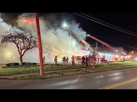 Firefighters battle large fire at Worthington strip mall