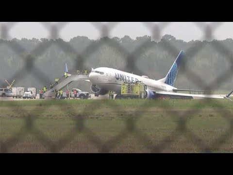 United flight has landing issue at Bush Airport | WATCH LIVE