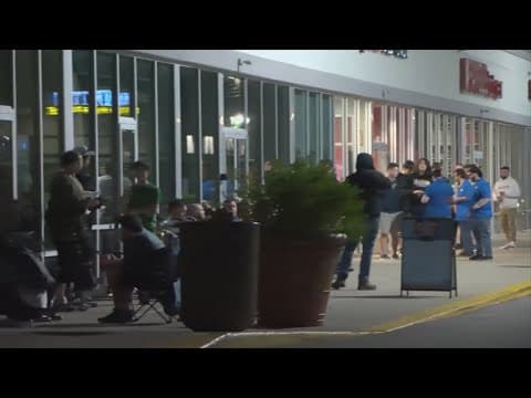 Nintendo Switch prompts line outside stores