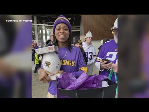 Vikings surprise liquor store employee who gave man shoes off her feet