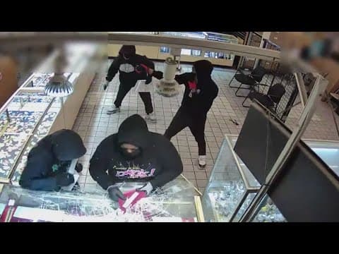 Masked thieves pull off smash-and-grab robbery at jewelry counter inside N. Houston grocery store