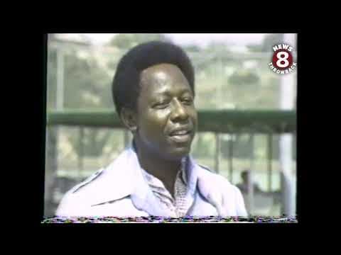 Hank Aaron visits San Diego kids in 1977