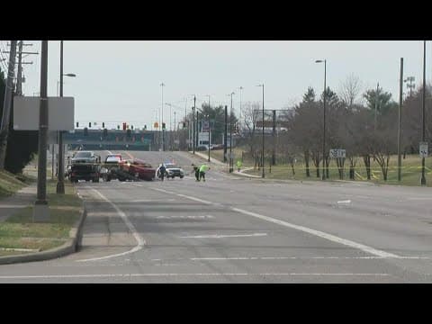 Man killed after being ejected from vehicle in northeast Columbus crash