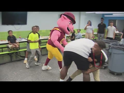 Commanders players, Major Tuddy serve healthful lunch to students with DC Central Kitchen