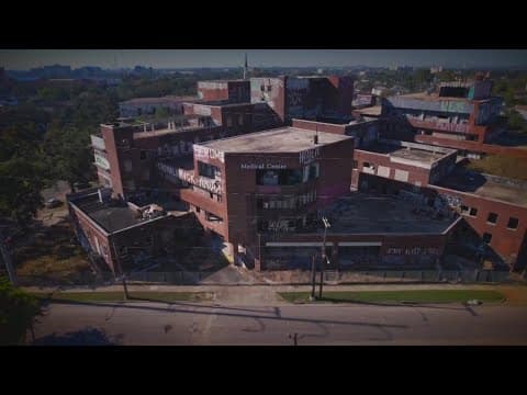 What is New Orleans doing to address abandoned buildings?