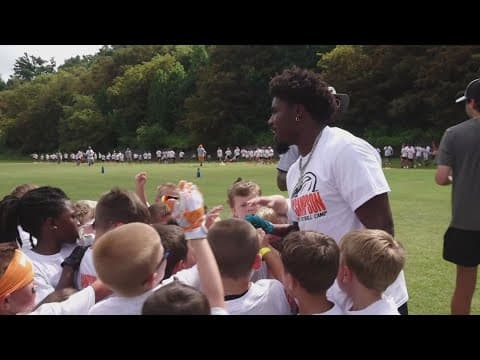 VFL Dylan Sampson holds youth football camp in Knoxville