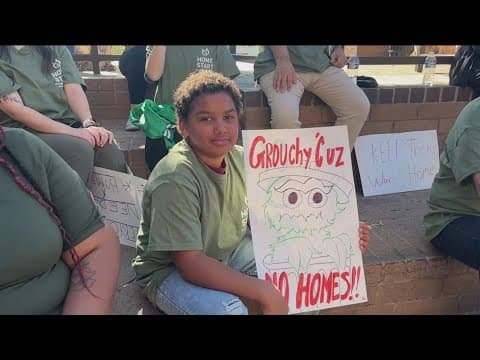 Rally highlights crisis of homeless youth in San Diego County