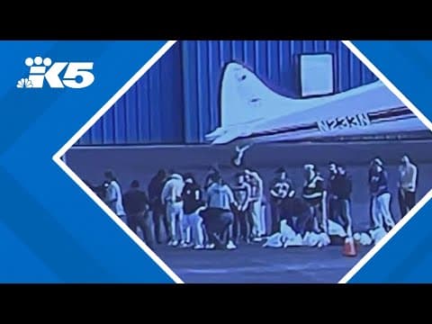 Over 100 detainees arrive in chains at Boeing Field, Seattle nonprofit says