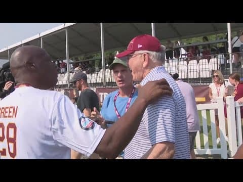 Washington legends visit Commanders practice