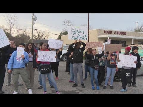 Student protests against cellphone ban continue outside Madison High School
