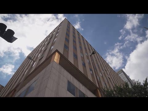 Police still searching for suspects after 3 people, including a student, were shot in downtown Dalla