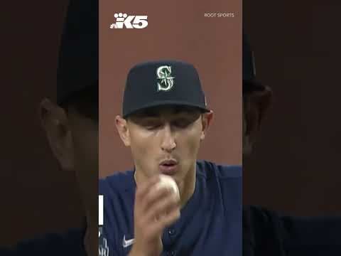Fan ejected after hitting Mariners pitcher with ball