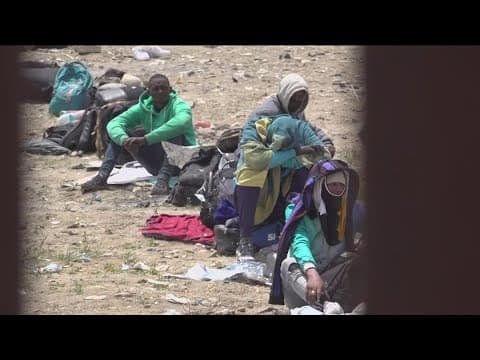 Hundreds of migrants line up at border west of San Ysidro