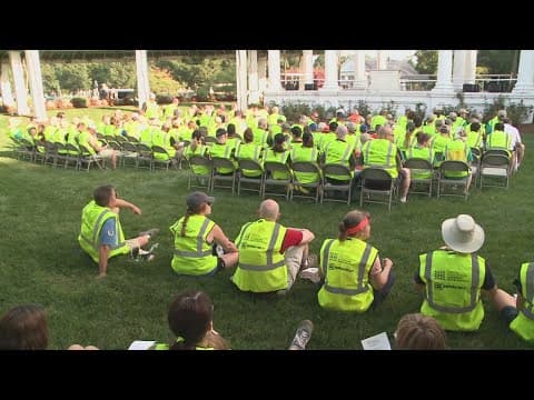 Hundreds of landscapers volunteer at FDR Memorial, Arlington Cemetery for Day of Service