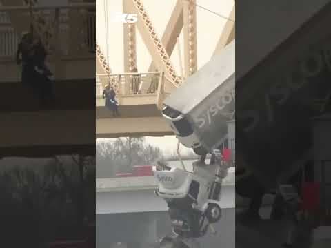 Amazing rescue of truck driver dangling off of Kentucky bridge