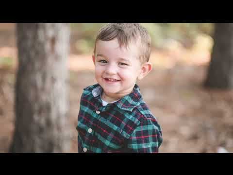 Looking for family photos this fall? 'Mini sessions' may be a great option