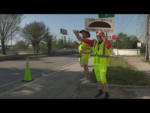 BikeHouston protests to return safety barriers to Heights Boulevard bike lanes