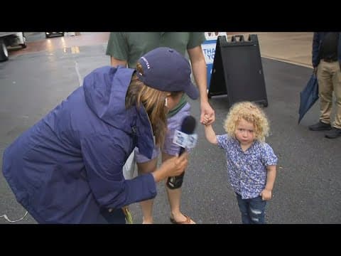 Recycle Day brings volunteers of all ages to Reston Town Center