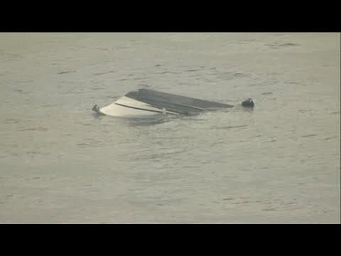 5 rescued after boat overturns in ocean off Bird Rock