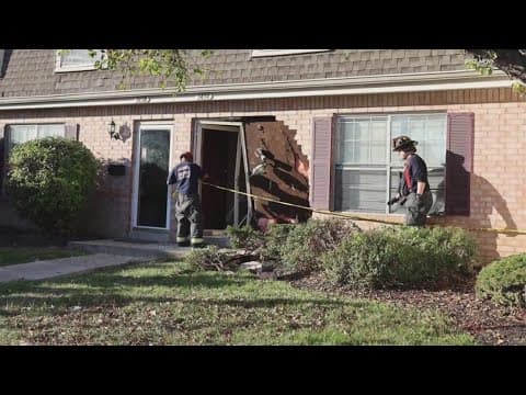Man crashes car into Indianapolis apartment building