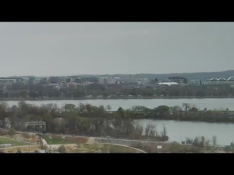 Kite makes contact with United flight approaching Reagan National Airport, witnesses say