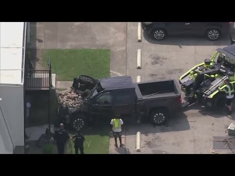 2 vehicles crash into apartment complex at end of chase in north Harris County