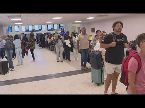 Memorial Day weekend travelers see long lines at Houston's airports