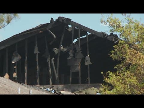 Neighbors want burned Algiers apartments torn down