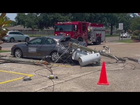 Entergy pole crushes car outside of Kenner restaurant