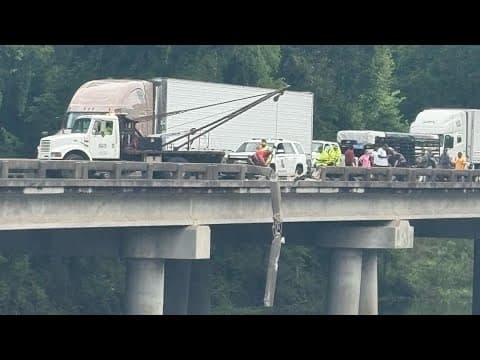 18-wheeler accident shuts down I-10 along Atchafalaya Basin Bridge