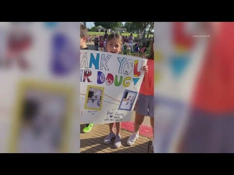 Texas students send off a beloved custodian