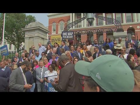 Texas democrats fight to stop redistricting