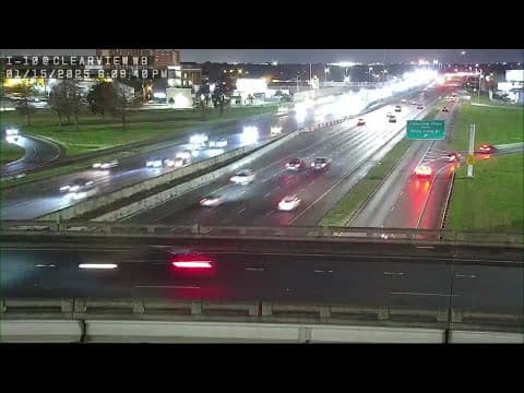 Armed man walking on I-10 taken into custody, JPSO says