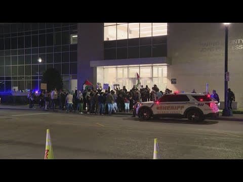 Protest held outside Harris County Jail when 3 protesters arrested during pro-Palestinian rally