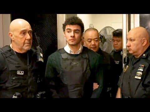 Luigi Mangione enters, exits courtroom (Feb. 21, 2025)