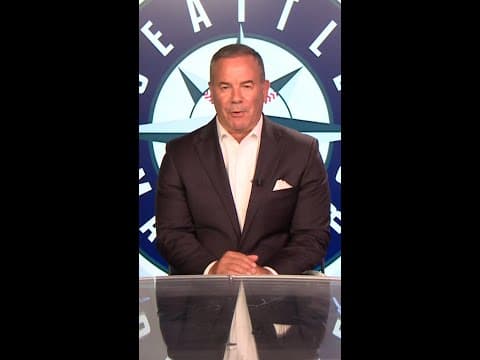 Mariners win series opener, pull closer in playoff race