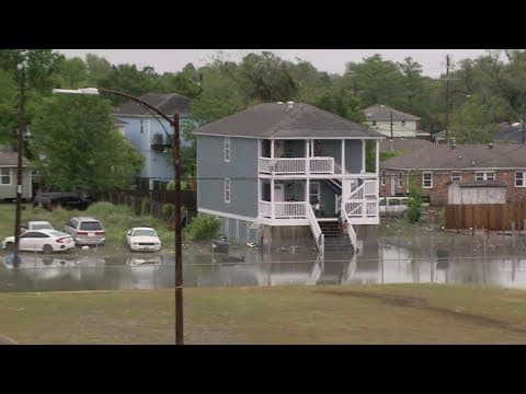 Extreme street flooding in Jefferson Parish