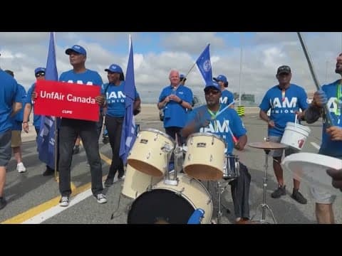 Air Canada flight attendants defy return-to-work order