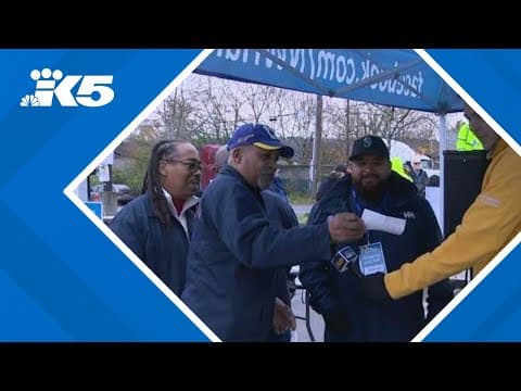 Home Team Harvest: Classic Swagger car club makes first donation to fight food insecurity