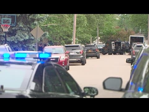 Man in custody after SWAT standoff that prompted west Columbus elementary school to close
