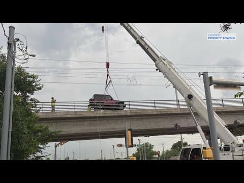 Jeep gets stuck on elevated Metro Rail tracks near UH Downtown