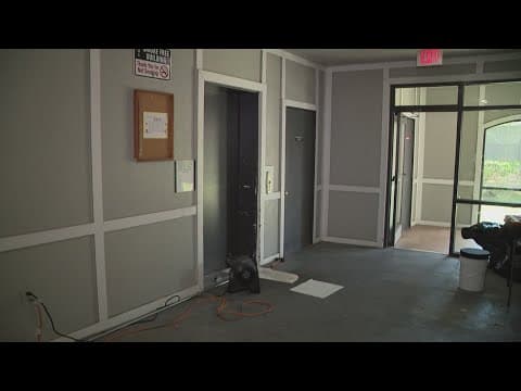Elevator repairs at SE Houston senior apartments force resident to be carried downstairs