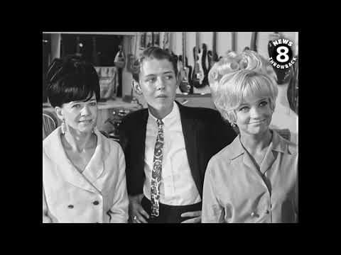 Mandrell family back from Vietnam tour 1966