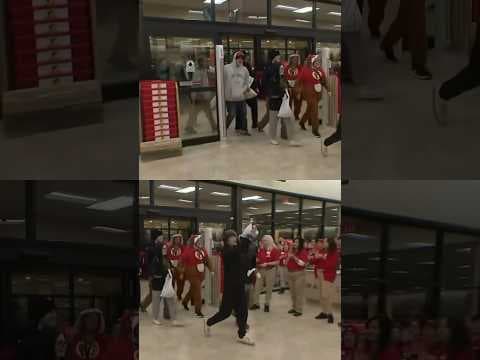 Fans rush inside first-ever Buc-ee’s in Colorado