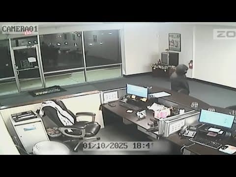 Video shows North Texas armed robbery suspects hold employees at gunpoint, shoot at officers